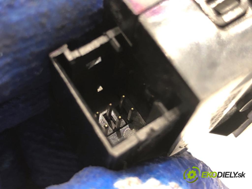 CITROEN C3 III liftback 2023 61 kW 1.2 PureTech 82 1199 Prepínač ohrievania, vyhrievania sedačky 98019841ZD (Prepínacie páčky pod volantom)