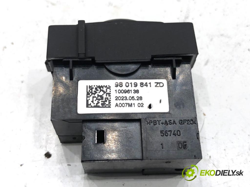 CITROEN C3 III liftback 2023 61 kW 1.2 PureTech 82 1199 Prepínač ohrievania, vyhrievania sedačky 98019841ZD (Prepínacie páčky pod volantom)