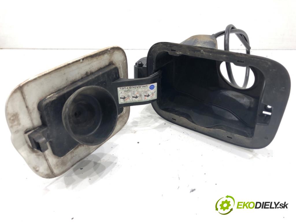 FIAT PANDA III liftback 2012 51 kW 1.2 (312PXA1A) 1242 Dvierka nádrže paliva  (Kľučka dverí ostatné)