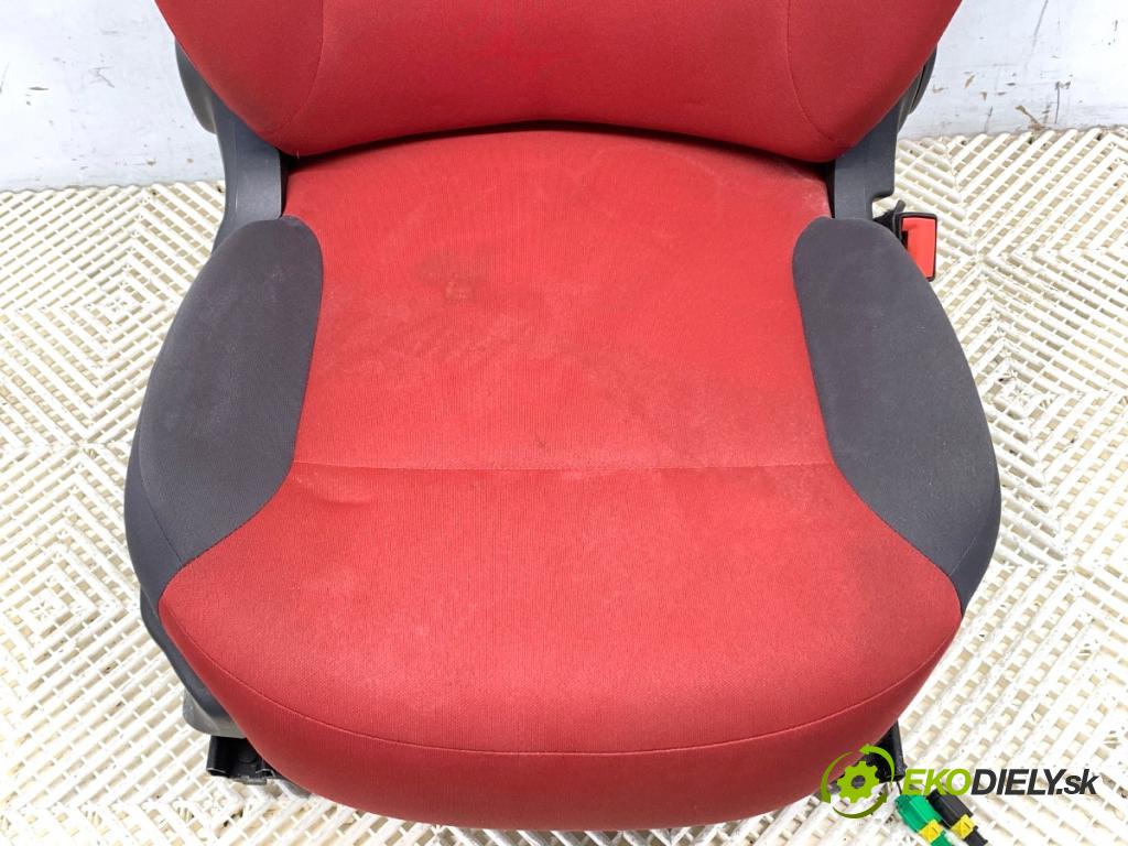 FIAT PANDA III liftback 2012 51 kW 1.2 (312PXA1A) 1242 Sedadlo pravy predný