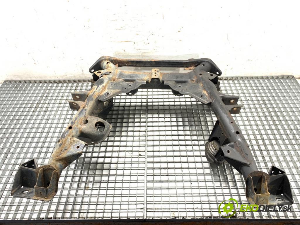 BMW E83 SUV 2004 110 kW 2.0 d 1995 výztuha pod motor  (Výztuhy přední)