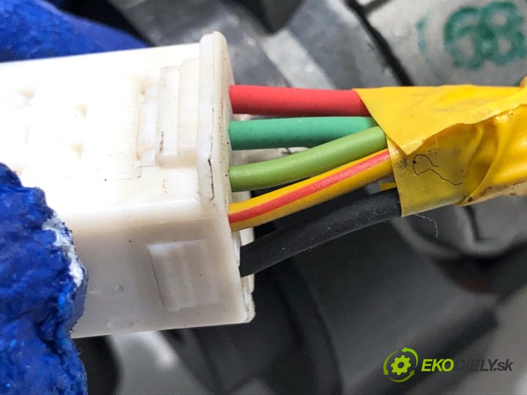 KIA CEED Kombi 2014 94 kW 1.6 CRDi 128 1582 spinačka (Spínacia skrinka)