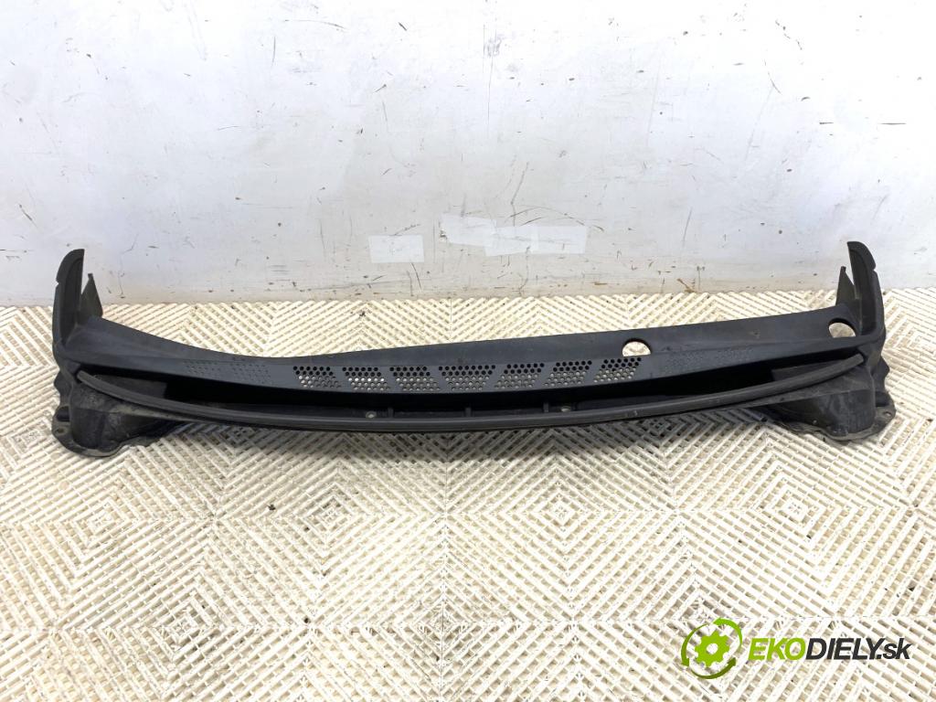KIA CEED Kombi 2014 94 kW 1.6 CRDi 128 1582 torpédo plast pod čelní okno 86151-A2000 (Torpéda)