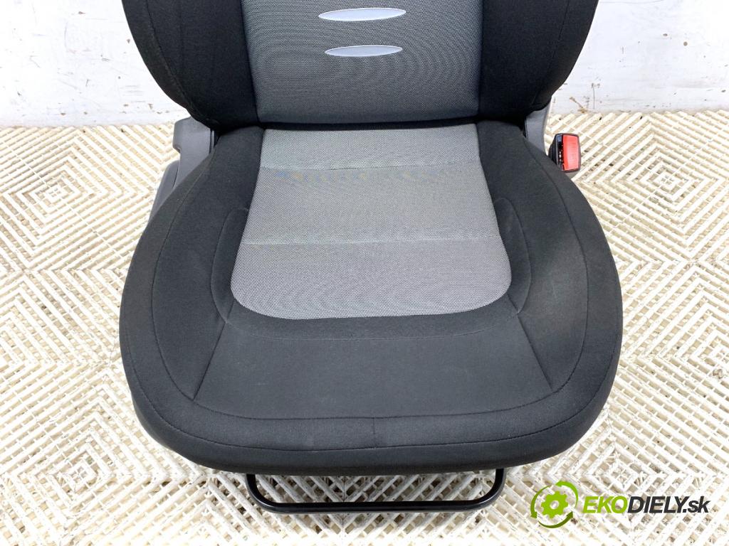 KIA CEED Kombi 2014 94 kW 1.6 CRDi 128 1582 Sedadlo pravy predný