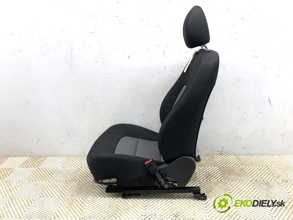 KIA CEED Kombi 2014 94 kW 1.6 CRDi 128 1582 Sedadlo pravy predný