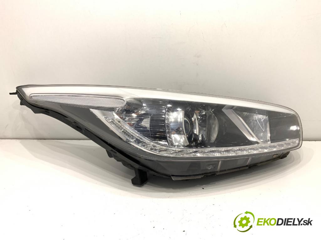 KIA CEED Kombi 2014 94 kW 1.6 CRDi 128 1582 světlomet pravý přední část 92102-A2220