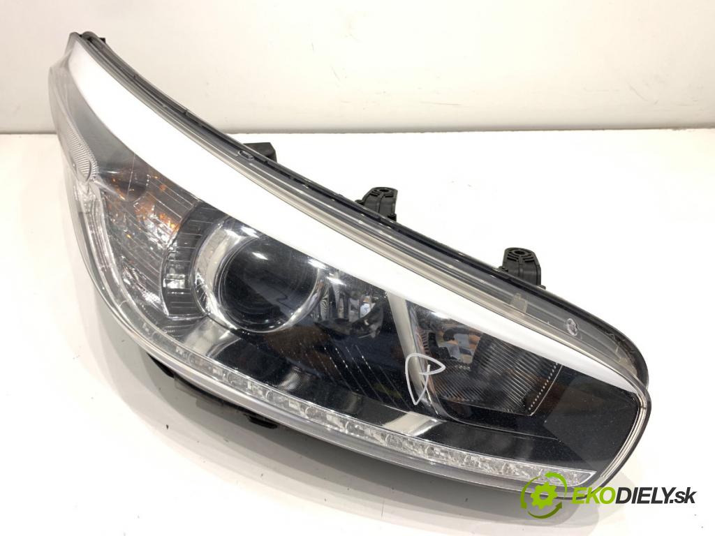 KIA CEED Kombi 2014 94 kW 1.6 CRDi 128 1582 světlomet pravý přední část 92102-A2220