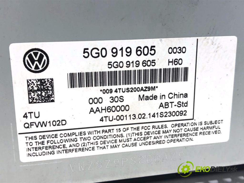 VW GOLF VII liftback 2014 77 kW 1.6 TDI 1598 RADIO Dislpej 5G0919605
