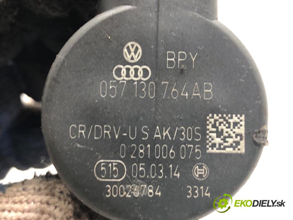 VW GOLF VII liftback 2014 77 kW 1.6 TDI 1598 Snímač tlaku paliva 057130764AB (Snímač)