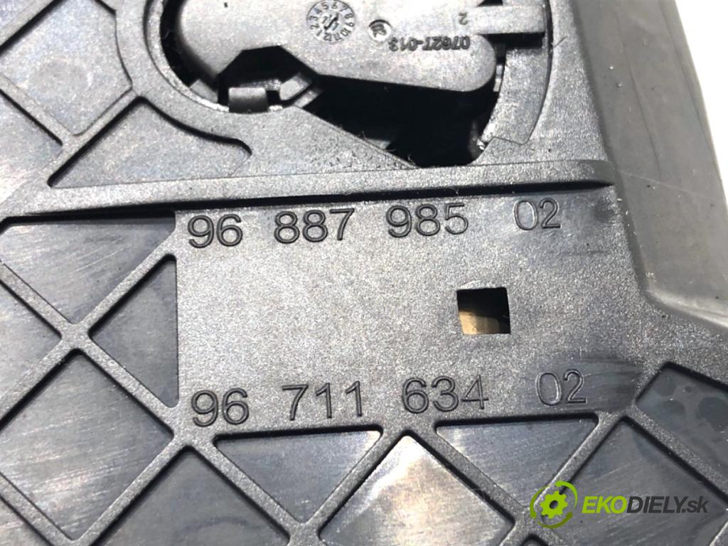 PEUGEOT 508 I sedan 2011 120 kW 2.0 HDi 1997 Držiak na nápoje 9688798502 (Držiak (úchyt) na nápoje)