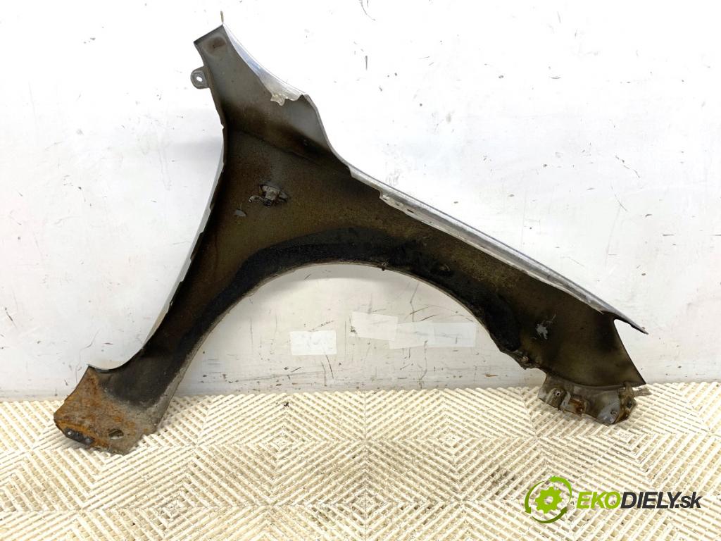 MAZDA 3 liftback 2006 80 kW 1.6 DI Turbo 1560 blatník levý přední část