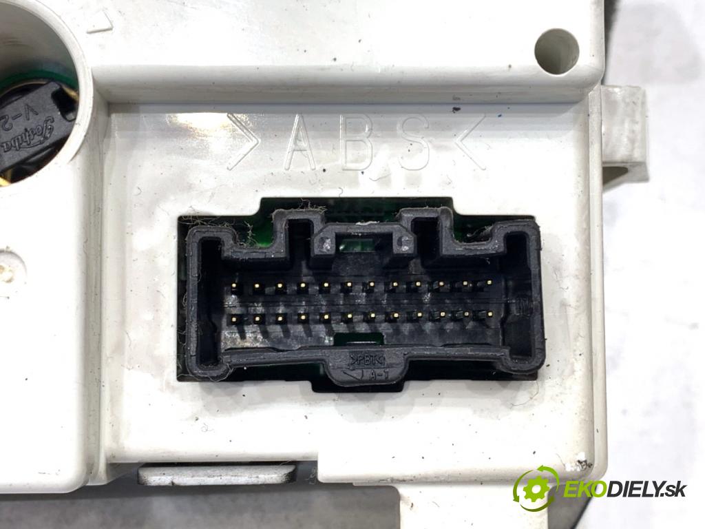 MAZDA 3 liftback 2006 80 kW 1.6 DI Turbo 1560 Panel ovládania kúrenia K1900BP4M (Prepínacie páčky pod volantom)