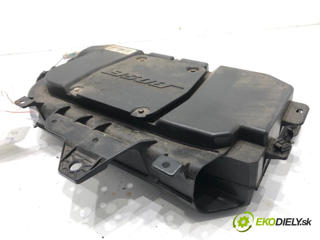 MAZDA 3 liftback 2006 80 kW 1.6 DI Turbo 1560 subwoofer B33D66960 (Audio zariadenie)