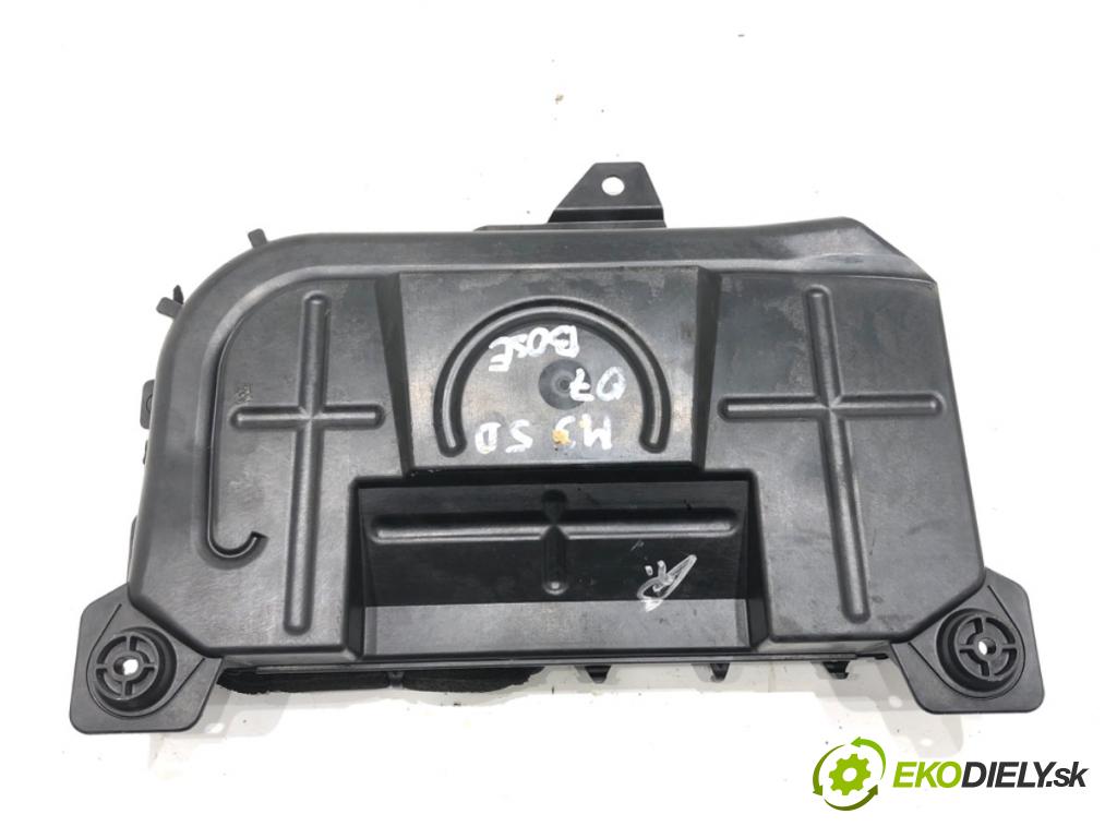 MAZDA 3 liftback 2006 80 kW 1.6 DI Turbo 1560 subwoofer B33D66960 (Audio zariadenie)