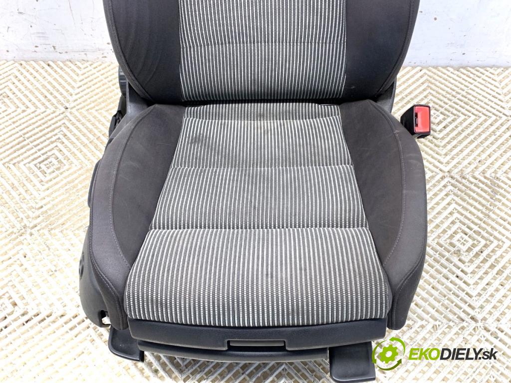 AUDI A4 B8 sedan 2007 105 kW 2.0 TDI 1968 Sedadlo pravy predný