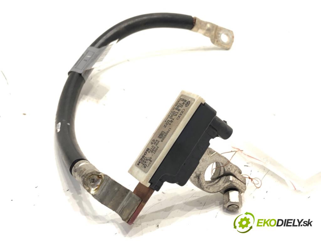 AUDI A4 B8 sedan 2007 105 kW 2.0 TDI 1968 svorka MINUS: 8K0915181