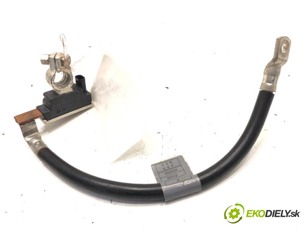 AUDI A4 B8 sedan 2007 105 kW 2.0 TDI 1968 svorka MINUS: 8K0915181