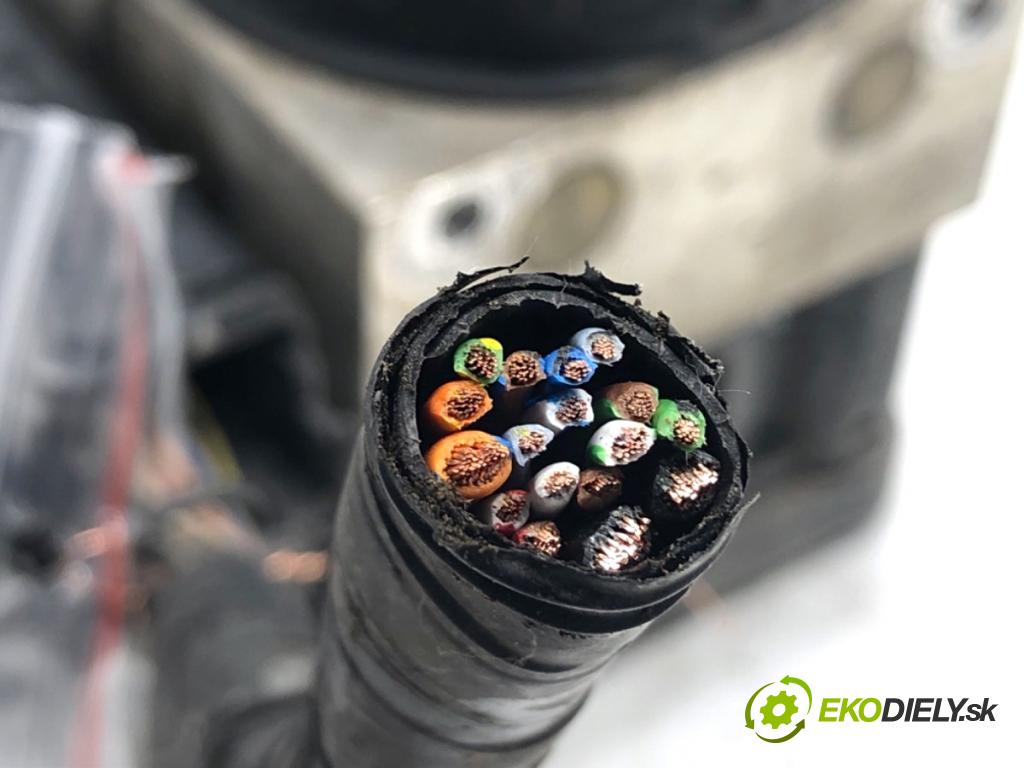 FORD FIESTA MK6 liftback 2006 44 kW 1.3 1299 Pumpa ABS 2S61-2M110-CE (Pumpa ABS)