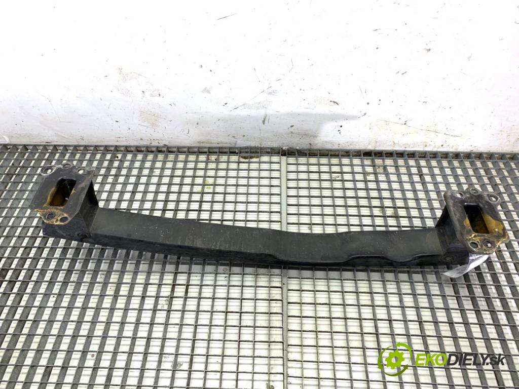 OPEL CORSA C liftback 2005 44 kW 1.0 (F08, F68) 998 výztuha nárazníka přední část  (Výztuhy přední)