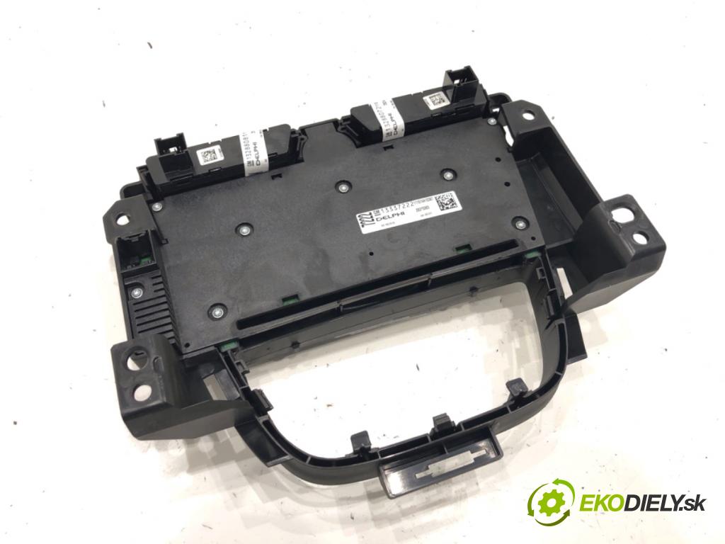 OPEL ASTRA J liftback 2011 132 kW 1.6 (08) 1598 Panel ovládania radia 13337222 (Prepínacie páčky pod volantom)