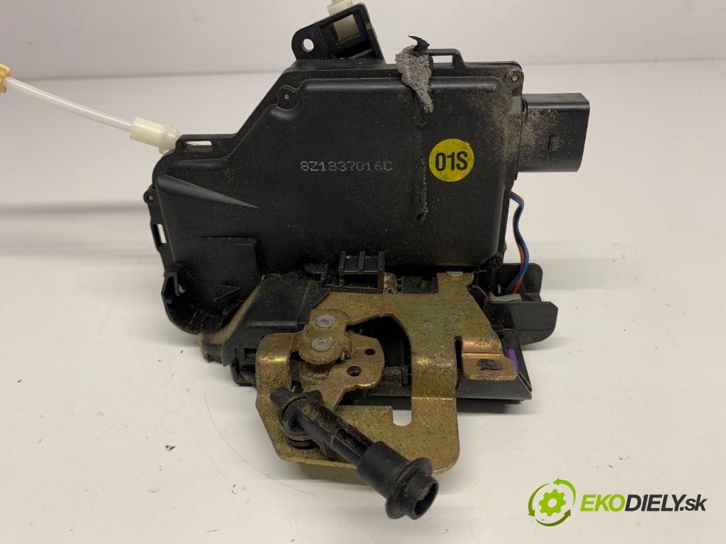 AUDI A2 liftback 2000 55 kW 1.4 1390 zámok dveře pravý přední část 8Z1837016C