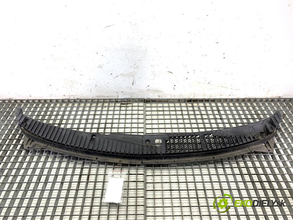 DAIHATSU SIRION liftback 2004 43 kW 1.0 i (M100) 989 torpédo plast pod čelní okno 55753-97202 (Torpéda)