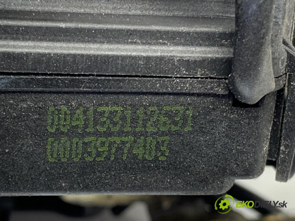 MERCEDES-BENZ W203 sedan 2002 105 kW C 220 CDI (203.006) 2148 zámok dveře levý přední část 004133112631
