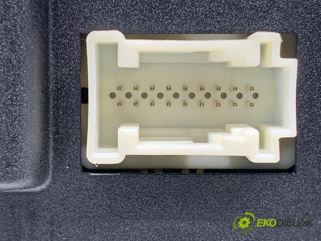 MERCEDES-BENZ W203 sedan 2002 105 kW C 220 CDI (203.006) 2148 Prístrojovka A2035403911 (Prístrojová doska)