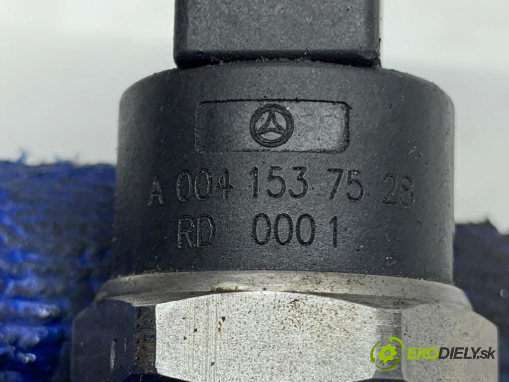 MERCEDES-BENZ W203 sedan 2002 105 kW C 220 CDI (203.006) 2148 Snímač tlaku paliva 0281002498 A0041537528 (Snímač)