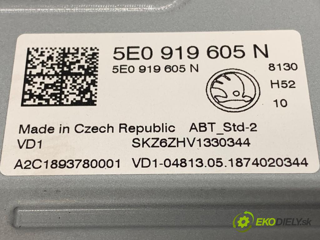 SKODA OCTAVIA III liftback 2018 110 kW 1.4 TSI 1395 Dislpej 5E0919605N (Prístrojová doska)