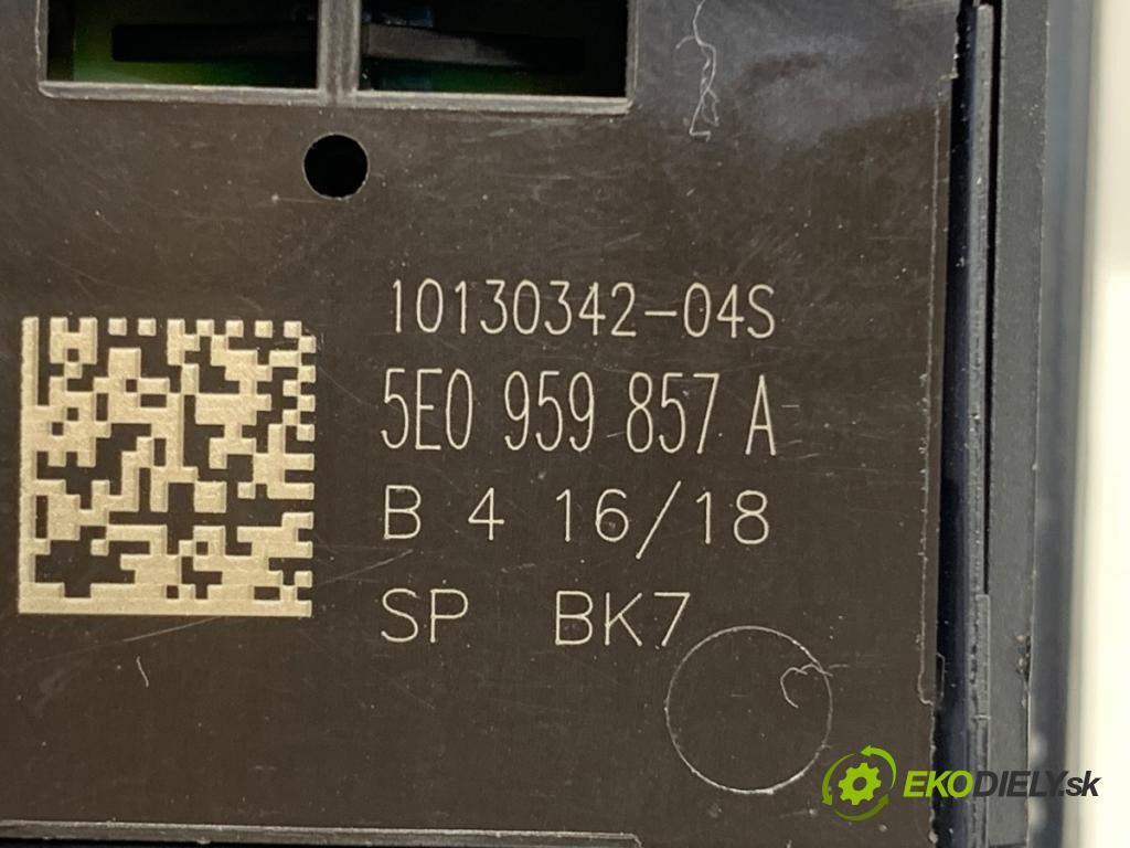 SKODA OCTAVIA III liftback 2018 110 kW 1.4 TSI 1395 Prepínač okien 5E0959857A (Prepínacie páčky pod volantom)