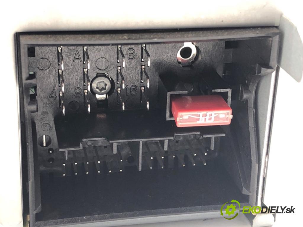 VW PASSAT B6 Kombi 2010 77 kW 1.6 TDI 1598 RADIO 1K0035186AA (Audio zařízení)
