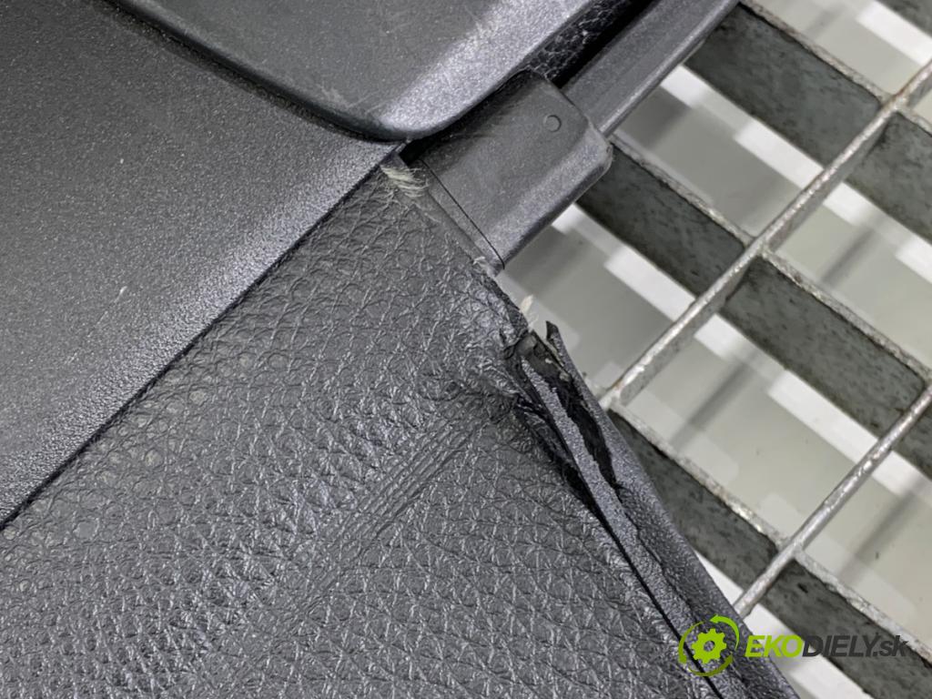 VW PASSAT B6 Kombi 2010 77 kW 1.6 TDI 1598 Roleta kufra 3C9867871