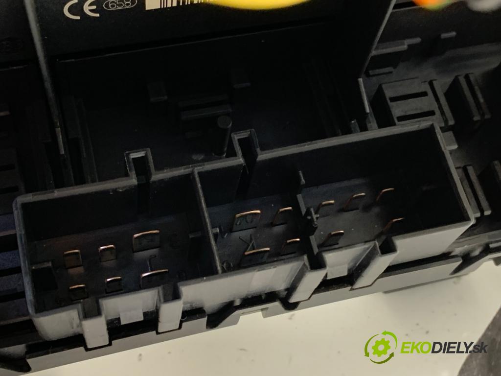 VW PASSAT B6 Kombi 2010 77 kW 1.6 TDI 1598 Modul komfortu 3C8937049AB (Modul komfortu)