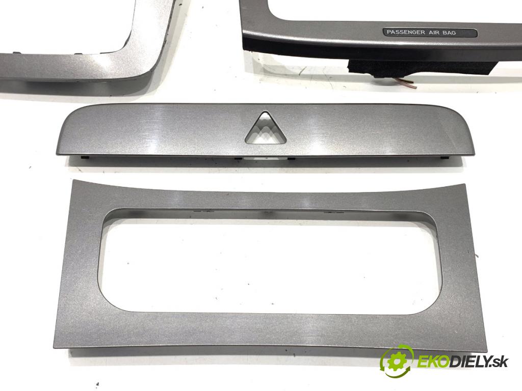 VW PASSAT B6 Kombi 2010 77 kW 1.6 TDI 1598 lišty kryt  (Lišta)