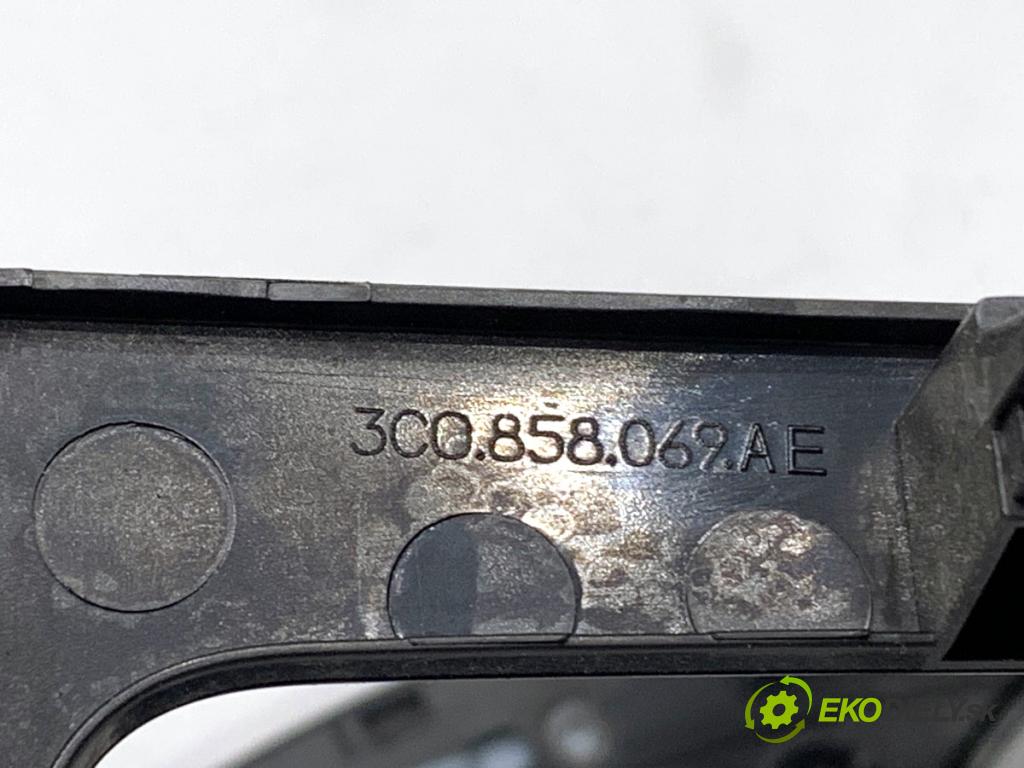VW PASSAT B6 Kombi 2010 77 kW 1.6 TDI 1598 lišty kryt  (Lišta)