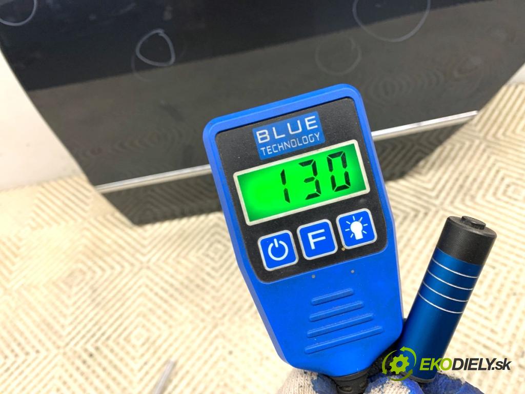 VW PASSAT B6 Kombi 2010 77 kW 1.6 TDI 1598 Dvere ľavy zad LK7X