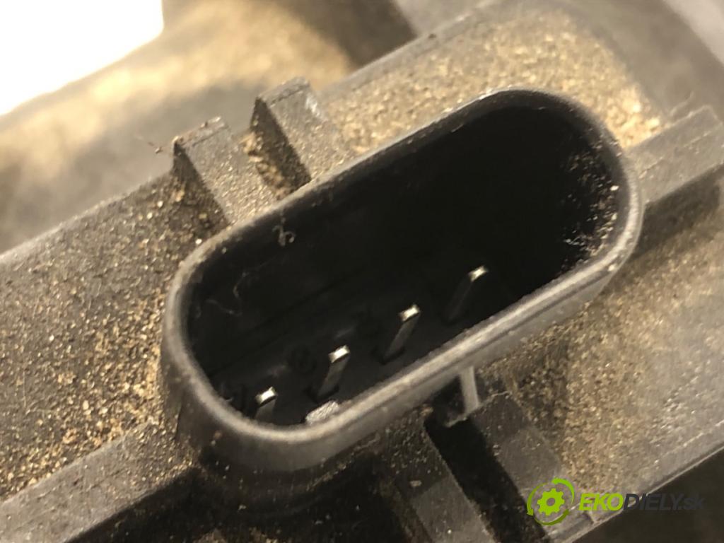 SEAT LEON III liftback 2013 110 kW 2.0 TDI 1968 Váha vzduchu 0281002956 03L906461A (Váha vzduchu)