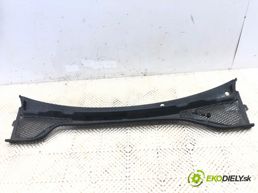 SEAT LEON III liftback 2013 110 kW 2.0 TDI 1968 torpédo plast pod čelní okno 5F2819403C (Torpéda)