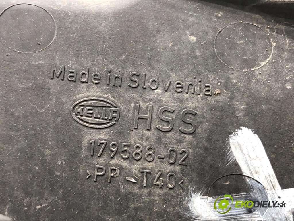 SEAT LEON III liftback 2013 110 kW 2.0 TDI 1968 hmlové svetlo, hmlovka pravý přední část 179588-02
