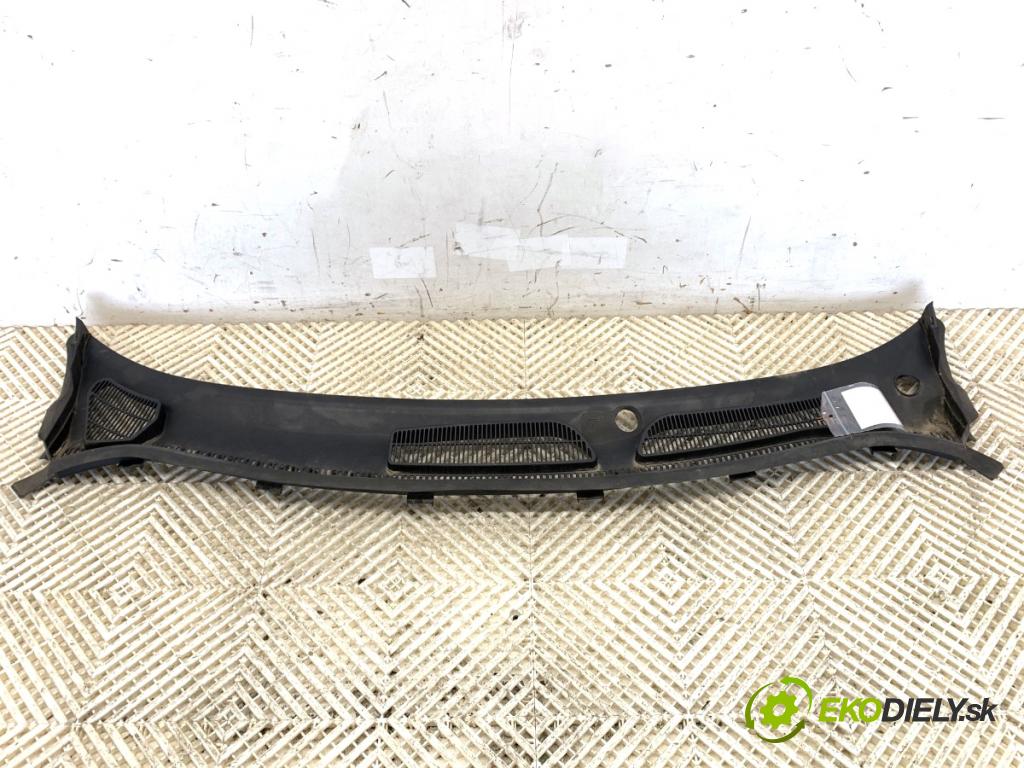 FORD FIESTA MK7 liftback 2014 60 kW 1.25 1242 torpédo plast pod čelní okno 8A61-A02216-A (Torpéda)