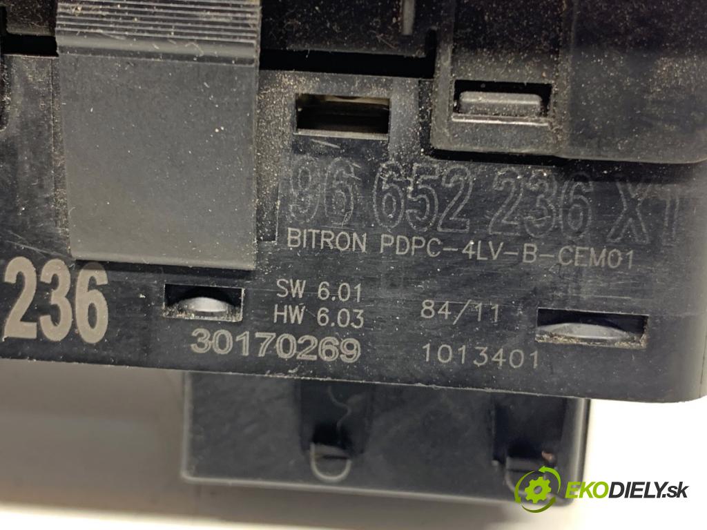 CITROEN C3 II liftback 2011 50 kW 1.4 HDi 70 1398 Prepínač okien 96652236XT (Prepínacie páčky pod volantom)