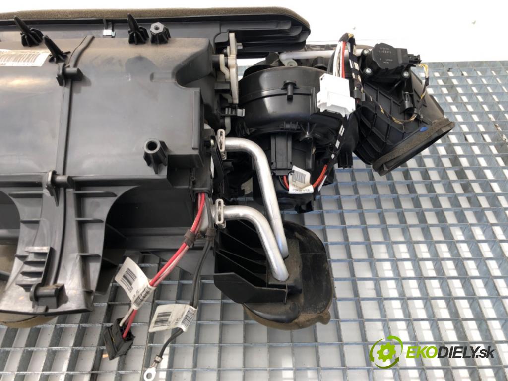 RENAULT MASTER II Autobus 2005 84 kW 2.5 dCi 120 2463 Výhrevné teleso, radiátor kúrenia KOMBAJN 8200903993
