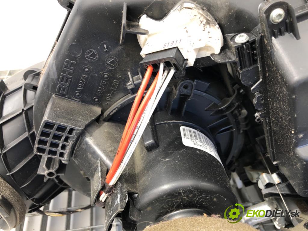 RENAULT MASTER II Autobus 2005 84 kW 2.5 dCi 120 2463 Výhrevné teleso, radiátor kúrenia KOMBAJN 8200903993