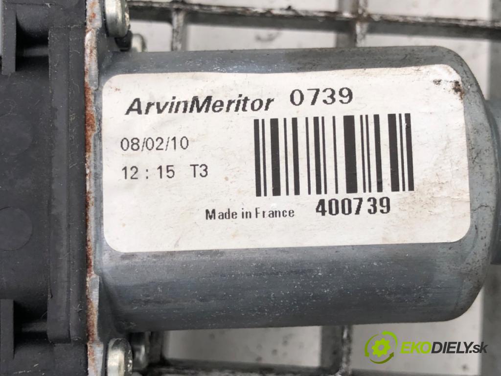 RENAULT MASTER II Autobus 2005 84 kW 2.5 dCi 120 2463 mechanismus okna levý přední část 400739
