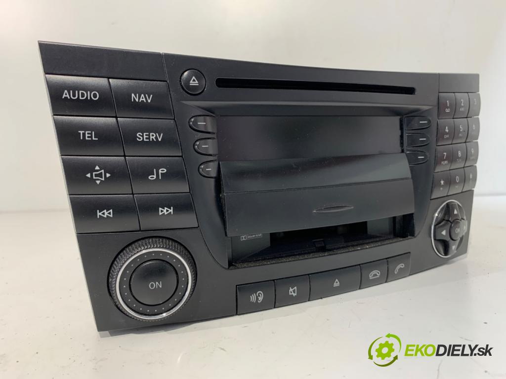 MERCEDES-BENZ W211 sedan 2004 110 kW E 220 CDI (211.006) 2148 RADIO 2118273842 (Audio zariadenie)