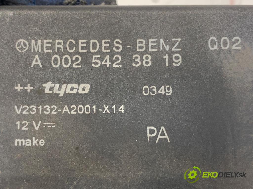 MERCEDES-BENZ W211 sedan 2004 110 kW E 220 CDI (211.006) 2148 relé sviečok žhavenia 0025423819 (Relé)