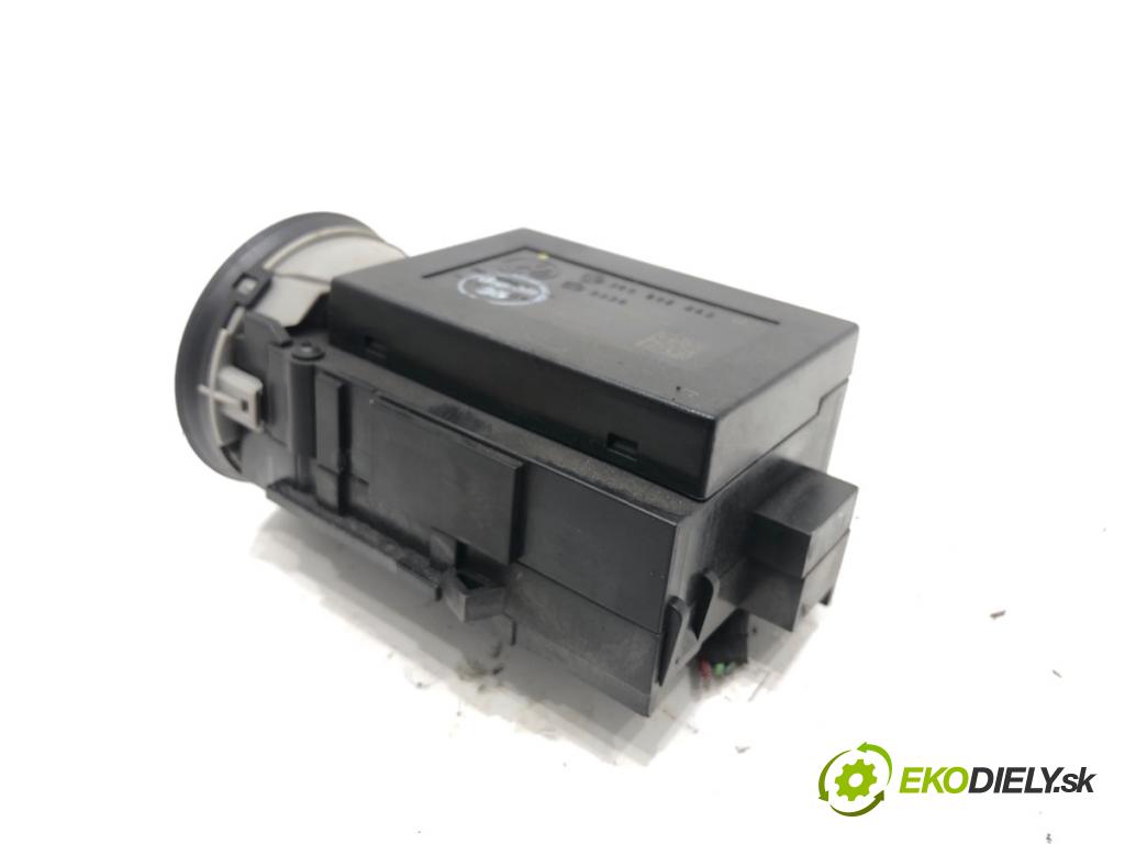 VW PASSAT B6 Kombi 2006 103 kW 2.0 TDI 1968 spinačka 3C0905843Q (Spínacia skrinka)