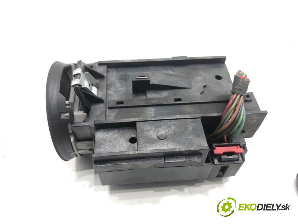 VW PASSAT B6 Kombi 2006 103 kW 2.0 TDI 1968 spinačka 3C0905843Q (Spínacia skrinka)