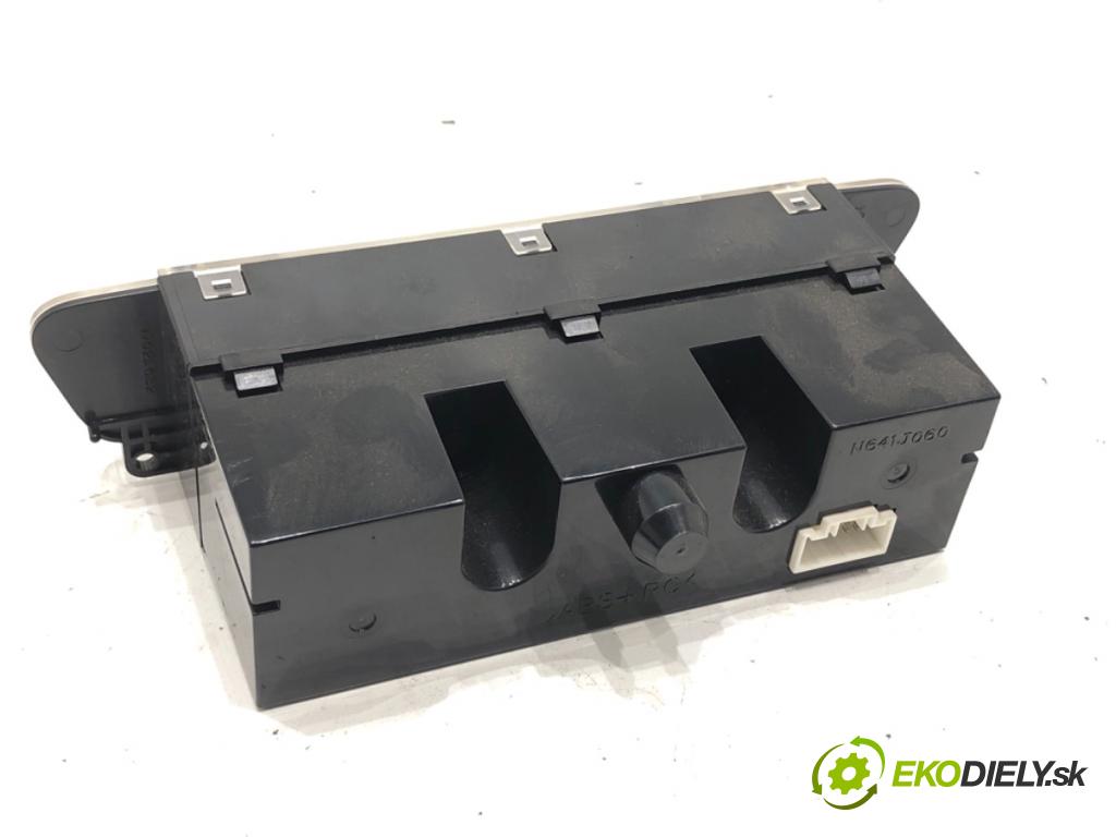 MITSUBISHI COLT VI liftback 2007 70 kW 1.3 1332 Dislpej 8750A123 (Prístrojová doska)